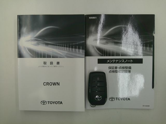 CROWN sedan hybrid