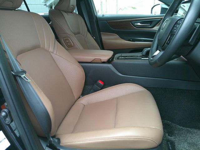 CROWN sedan hybrid