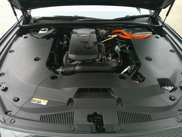CROWN sedan hybrid