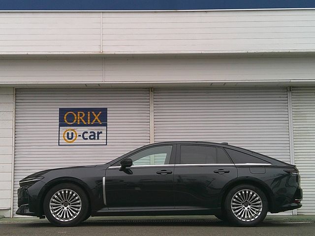 CROWN sedan hybrid
