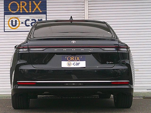 CROWN sedan hybrid