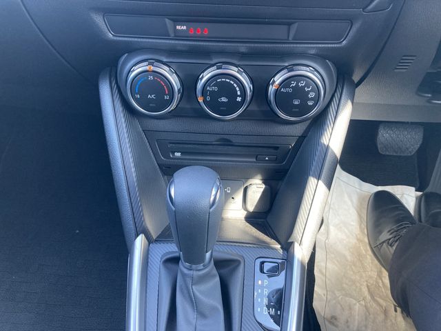 MAZDA2