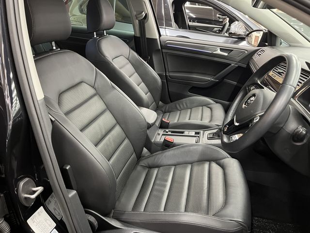 VOLKSWAGEN e-GOLF