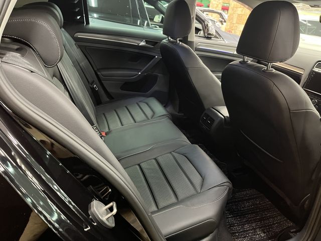 VOLKSWAGEN e-GOLF