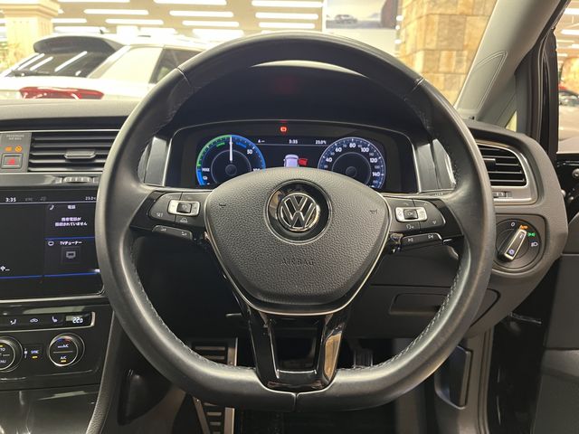 VOLKSWAGEN e-GOLF