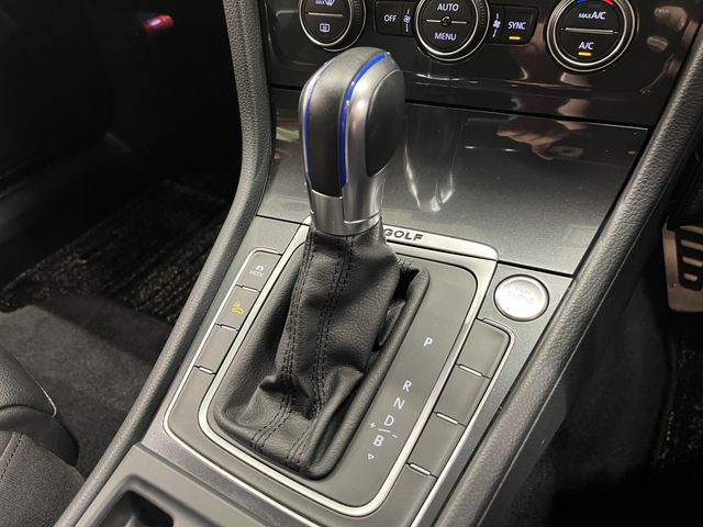 VOLKSWAGEN e-GOLF