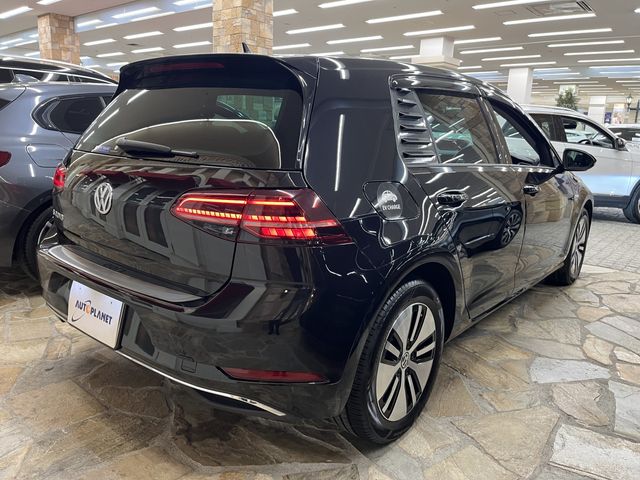 VOLKSWAGEN e-GOLF