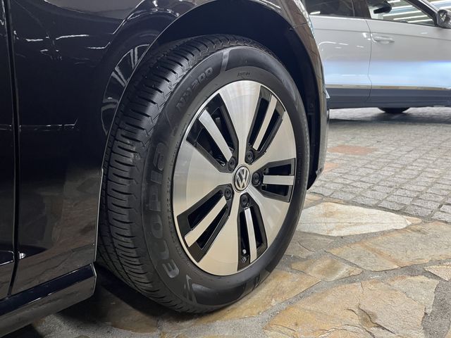 VOLKSWAGEN e-GOLF
