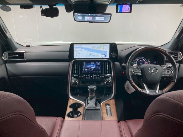 LEXUS LX600