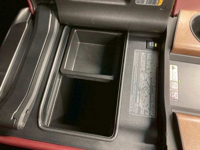 LEXUS LX600