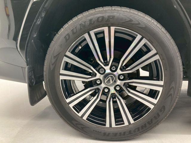 LEXUS LX600
