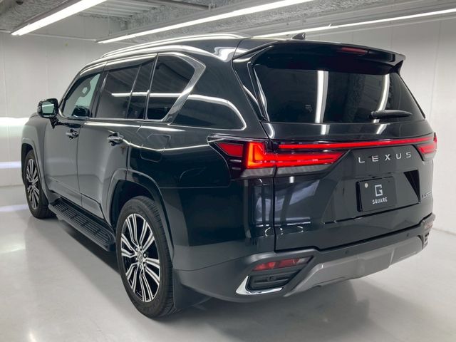 LEXUS LX600