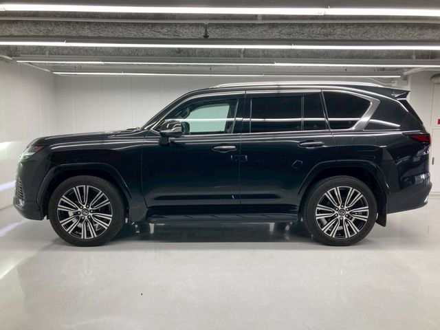LEXUS LX600