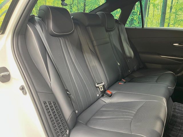 CROWN sedan hybrid 4WD