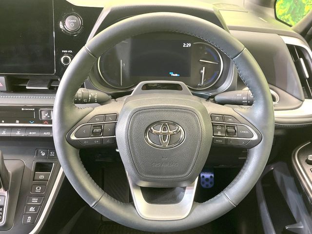 VOXY HYBRID