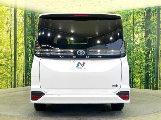 VOXY HYBRID