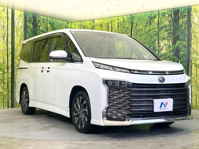 VOXY HYBRID
