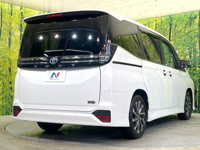 VOXY HYBRID