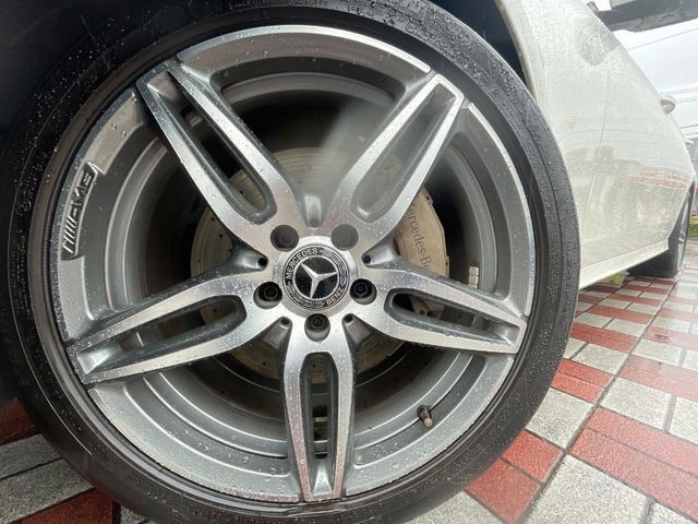MERCEDES BENZ E class sedan