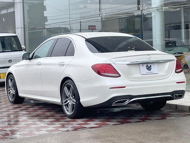 MERCEDES BENZ E class sedan
