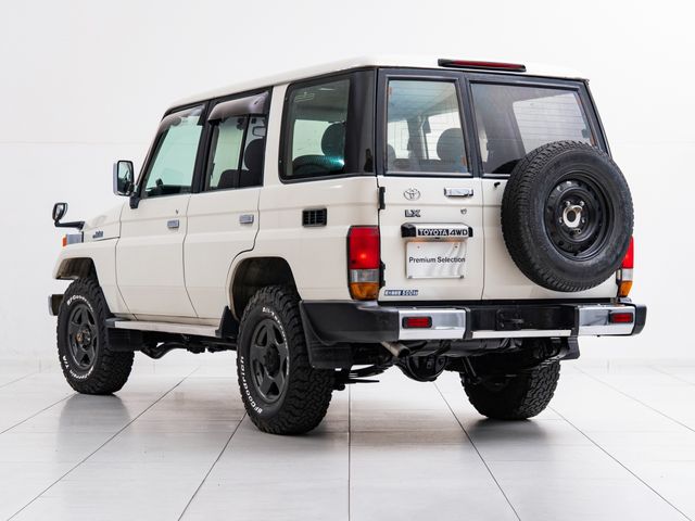 LANDCRUISER van