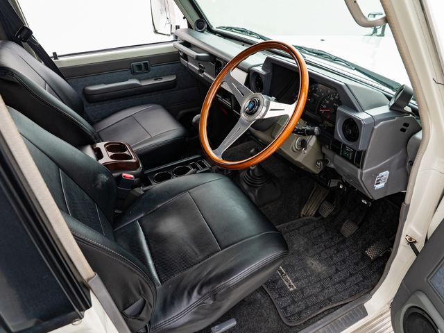LANDCRUISER van
