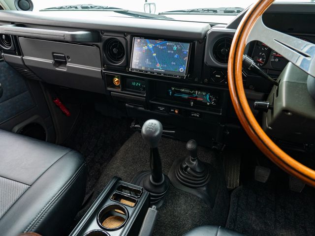 LANDCRUISER van