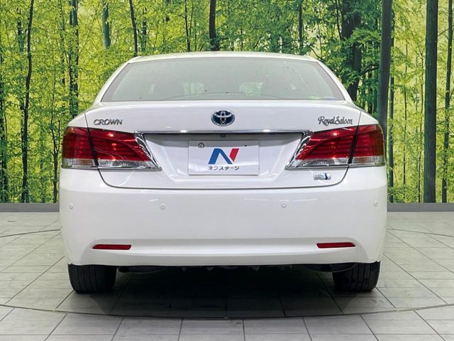 CROWN sedan hybrid
