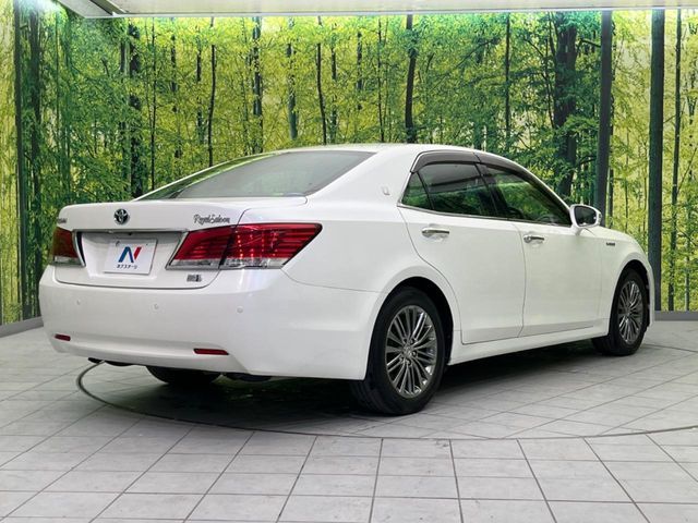 CROWN sedan hybrid