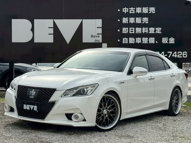 CROWN sedan hybrid