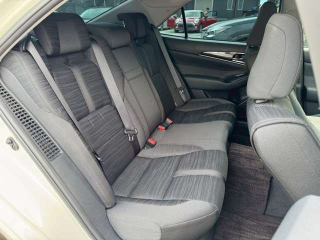 CROWN sedan hybrid