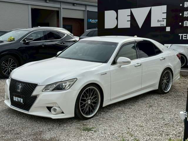 CROWN sedan hybrid