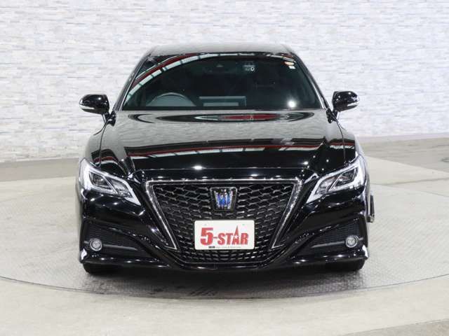 CROWN sedan hybrid