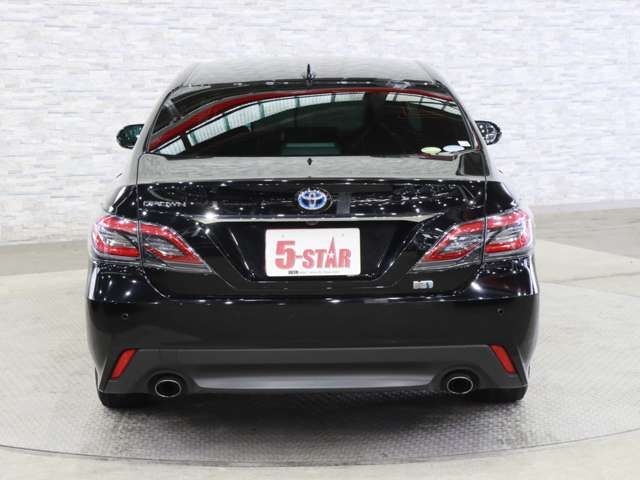 CROWN sedan hybrid