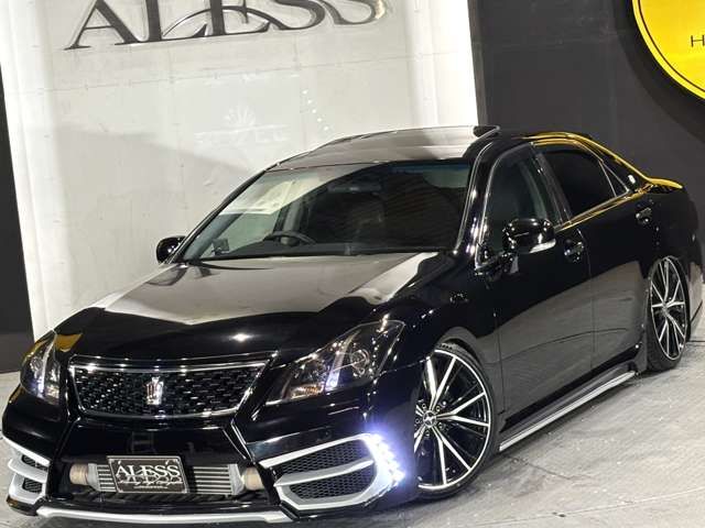 CROWN sedan