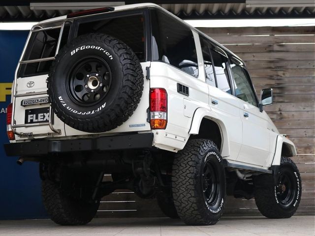 LANDCRUISER van