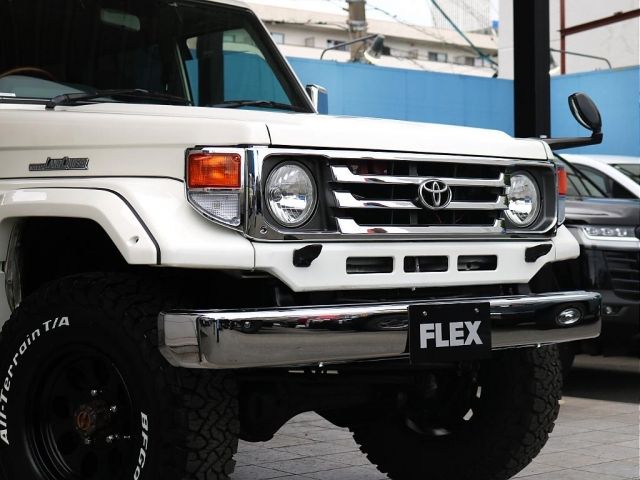 LANDCRUISER van