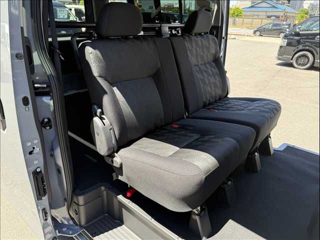 CARAVAN van 4WD