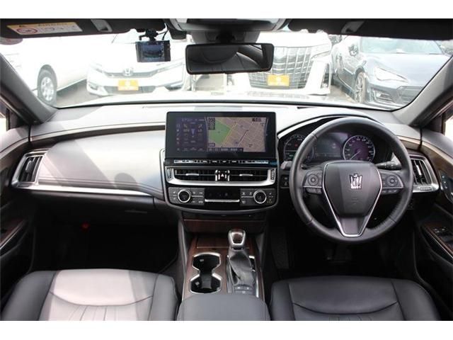 CROWN sedan hybrid 4WD