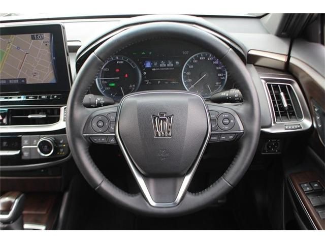 CROWN sedan hybrid 4WD