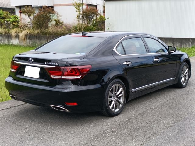 LEXUS LS600hL