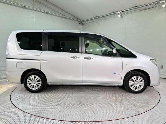 SERENA S-HYBRID 4WD
