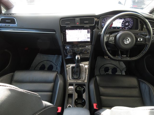 VOLKSWAGEN GOLF R