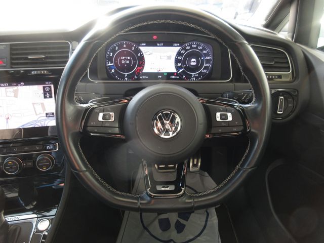 VOLKSWAGEN GOLF R