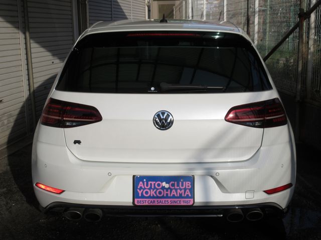 VOLKSWAGEN GOLF R