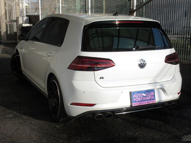 VOLKSWAGEN GOLF R
