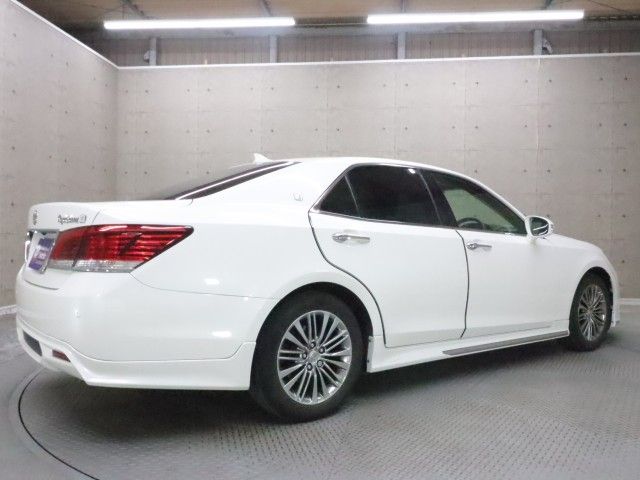 CROWN sedan