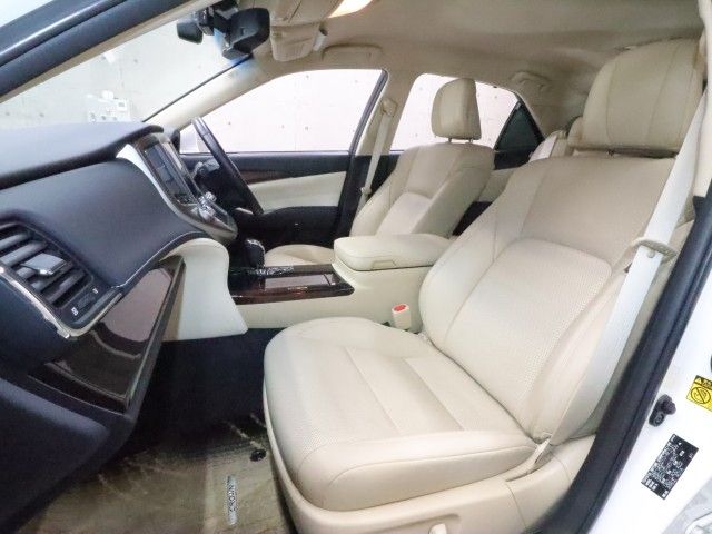 CROWN sedan