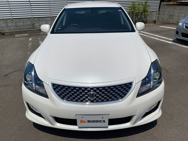 CROWN sedan