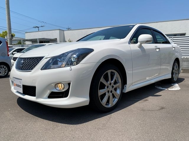 CROWN sedan